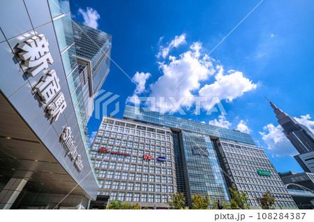 日本の東京都市景観 新宿駅や新宿高島屋（渋谷区千駄ケ谷）、NTTドコモ代々木ビルなどを望む 108284387