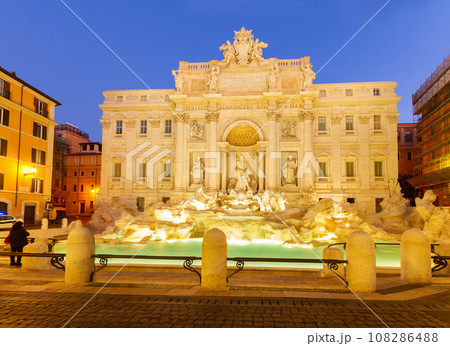 Fountain di Trevi in Rome, Italy 108286488