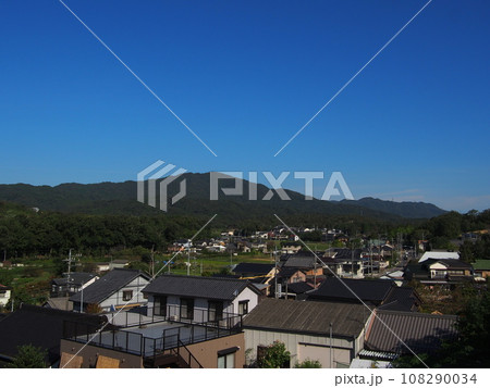 西中山町から見た猿投山の風景 108290034