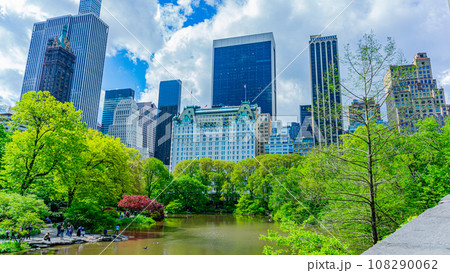 ニューヨークのセントラルパークから望むプラザホテル ニューヨークのセントラルパークから望むプラザホテル 108290062