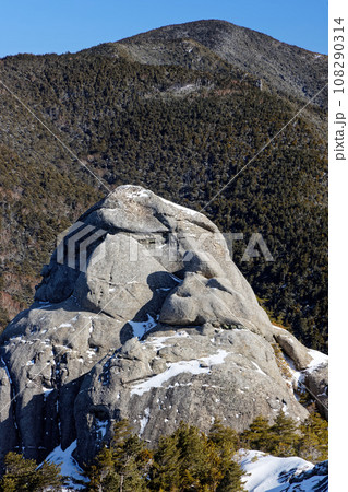 冬の奥秩父・大日岩から見る小川山 冬の奥秩父・大日岩から見る小川山 108290314