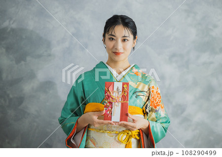 振袖の女性　ご祝儀袋　 108290499