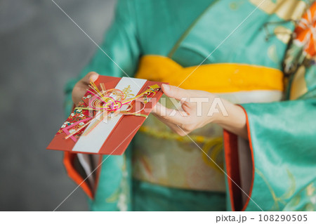 振袖の女性　ご祝儀袋　 108290505