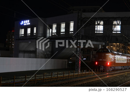 【JR西日本】夜の摩耶駅と273系（JR神戸線：摩耶駅） 108290527