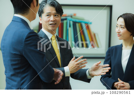ビジネスシーン　　 108290561