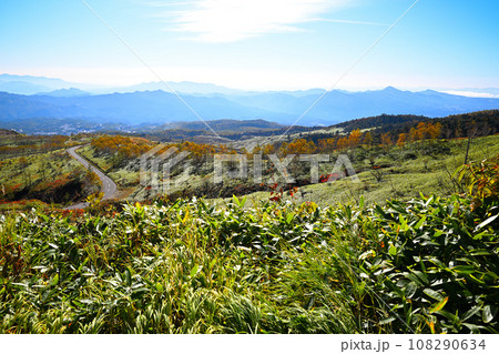 富士見駐車展望台からの眺め 志賀草津高原ルート 秋模様 富士見駐車展望台からの眺め 志賀草津高原ルート 秋模様 108290634