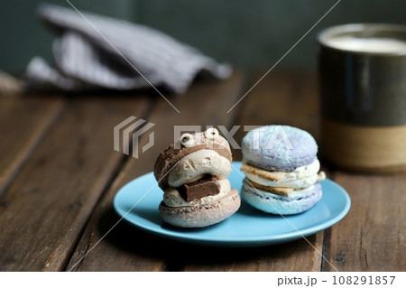 クリームチーズトゥンカロンとチョコトゥンカロンとカフェオレ クリームチーズトゥンカロンとチョコトゥンカロンとカフェオレ 108291857