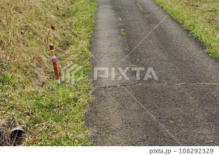 路肩ポール　路肩注意 108292329
