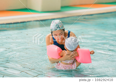 ベビースイミング 108292410