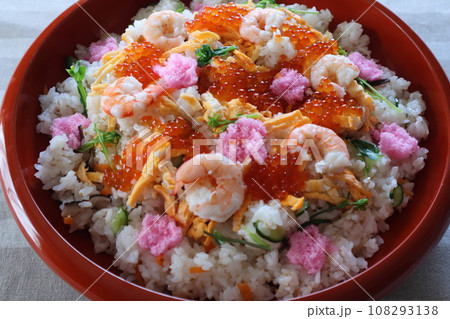 家庭料理の海鮮ちらし寿司 108293138