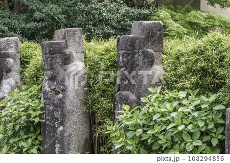おびただしい数の羅漢像（嵐山羅漢） 108294856