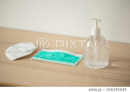 Medical face mask with alcohol sanitizer gel hand wash on wood table for covid-19 Coronavirus prevention concept Medical face mask with alcohol sanitizer gel hand wash on wood table for covid-19 Coronavirus prevention concept 108295695