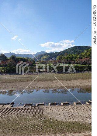 秋の篠山川 JR丹波大山駅付近 丹波篠山市 秋の篠山川 JR丹波大山駅付近 丹波篠山市 108298045
