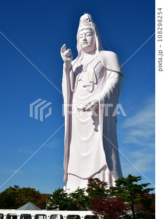 期間限定 薄ピンク色の仙台大観音 108298254