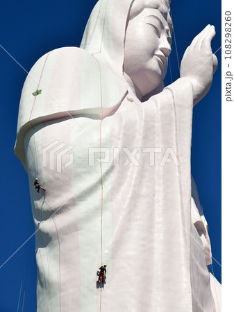 期間限定 薄ピンク色の仙台大観音 108298260