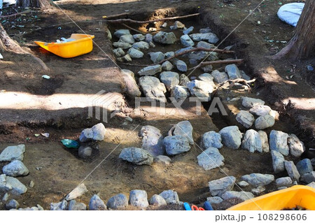 毛呂山町の国史跡指定鎌倉街道上道の付近で発掘された遺物 毛呂山町の国史跡指定鎌倉街道上道の付近で発掘された遺物 108298606