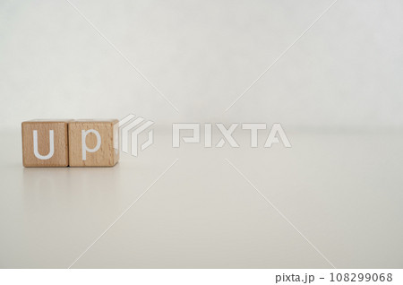 積み木で作ったアルファベット文字UP 積み木で作ったアルファベット文字UP 108299068
