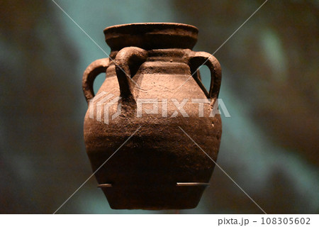 古代の土器（カタール国立博物館) 108305602