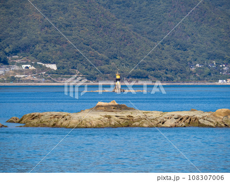 ハカン島灯標と瀬戸内海の風景。(広島県) 108307006