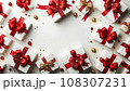 赤いリボンのプレゼントのイメージ 108307231