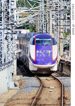 秋の陸奥路を山形へ…　E3系・山形新幹線『つばさ』 108307365