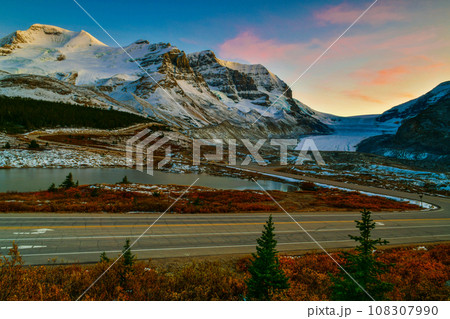 View of Athabasca Glacier at Columbia Icefield Parkway in Jasper National Park ,Canada 108307990