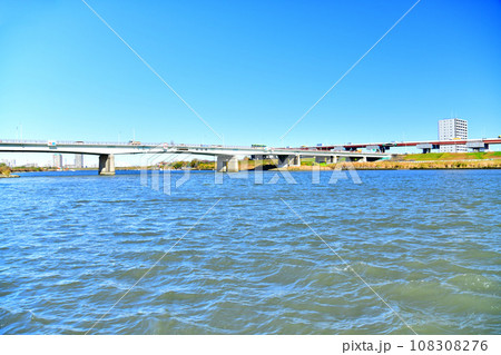 鹿浜橋／荒川周辺を下流側より望む(東京都足立区)【2020.10】 108308276