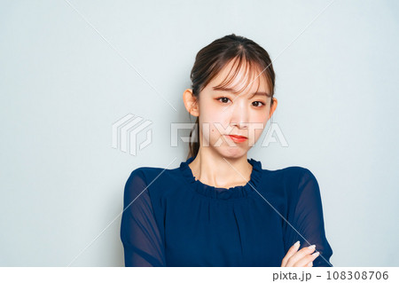 怒る女性 怒る女性 108308706