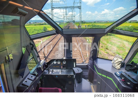 近鉄特急しまかぜの前面展望 近鉄特急しまかぜの前面展望 108311068