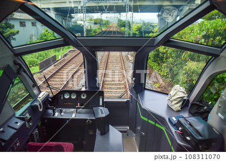 近鉄特急しまかぜの前面展望 近鉄特急しまかぜの前面展望 108311070