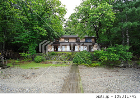 夏の奥日光　中禅寺湖畔に建つイタリア大使館別荘 108311745