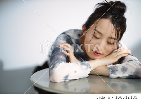20代女性のビューティーイメージ 108312185