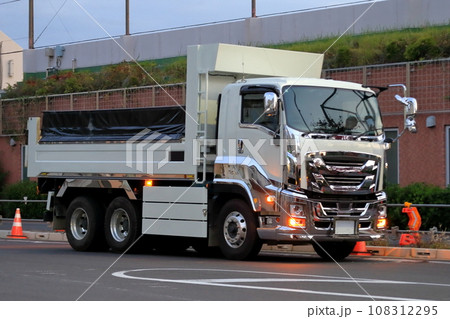 ダンプトラック ダンプトラック 108312295