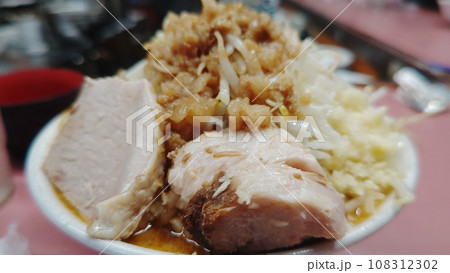 二郎系ラーメン ニンニクあり アブラマシ ヤサイマシ 二郎系ラーメン ニンニクあり アブラマシ ヤサイマシ 108312302