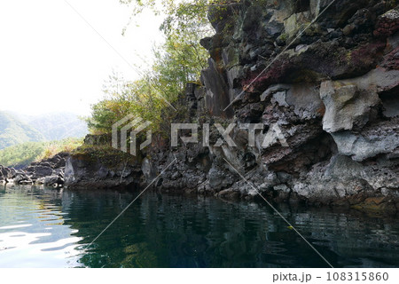 Kayak and canoe at Lake Saiko near Mt. Fuji. The calm water surface is calm and pleasant. Kayak and canoe at Lake Saiko near Mt. Fuji. The calm water surface is calm and pleasant. 108315860