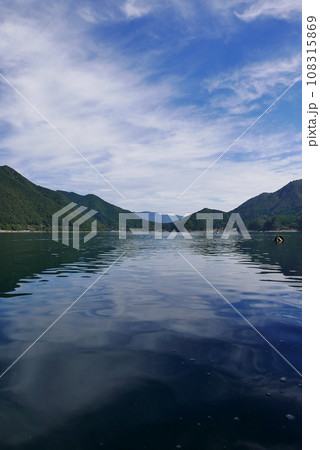 Kayak and canoe at Lake Saiko near Mt. Fuji. The calm water surface is calm and pleasant. Kayak and canoe at Lake Saiko near Mt. Fuji. The calm water surface is calm and pleasant. 108315869