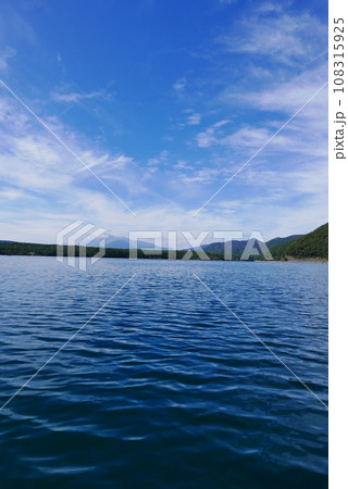 Kayak and canoe at Lake Saiko near Mt. Fuji. The calm water surface is calm and pleasant. Kayak and canoe at Lake Saiko near Mt. Fuji. The calm water surface is calm and pleasant. 108315925