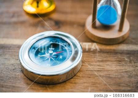 方位磁石 108316683