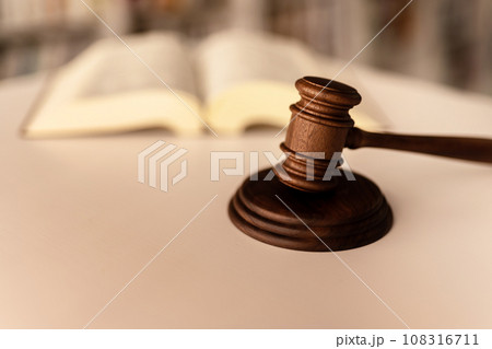 法律関連イメージ(コンセプチュアルイメージ) 法律関連イメージ(コンセプチュアルイメージ) 108316711