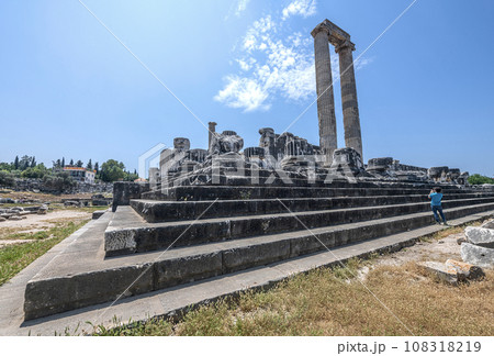apollon temple in didim aydin in turkey apollon temple in didim aydin in turkey 108318219