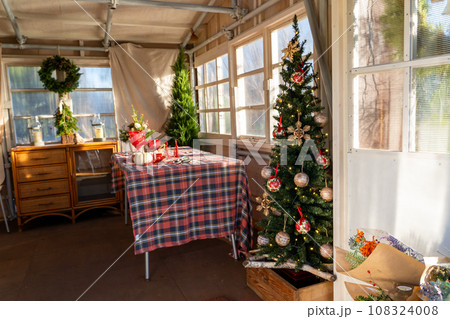 ガーデンにあるクリスマスのオシャレな部屋 ガーデンにあるクリスマスのオシャレな部屋 108324008