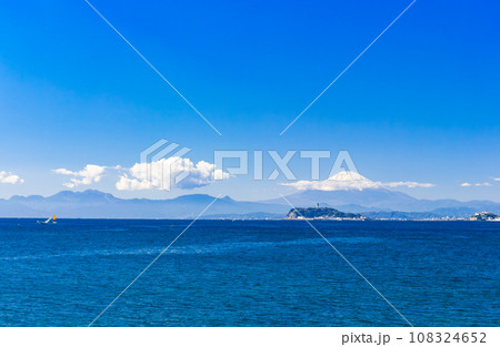 富士山と江の島 富士山と江の島 108324652