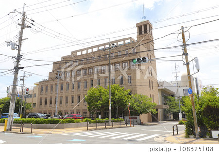 寝屋川市役所／大阪府寝屋川市本町1番の写真素材 [108325108] - PIXTA