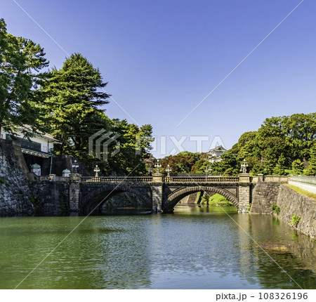 東京皇居外苑 皇居正門石橋(眼鏡橋)と伏見櫓 東京都千代田区 東京皇居外苑 皇居正門石橋(眼鏡橋)と伏見櫓 東京都千代田区 108326196