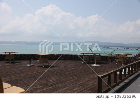 古宇利オーシャンタワーテラスの風景_沖縄 108326296