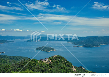 弥山山頂より眺める瀬戸内海の絶景 弥山山頂より眺める瀬戸内海の絶景 108329207