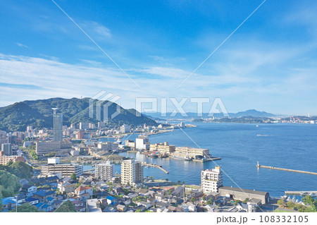 【和布刈第二展望台より門司港を一望】 福岡県北九州市門司区門司 【和布刈第二展望台より門司港を一望】 福岡県北九州市門司区門司 108332105