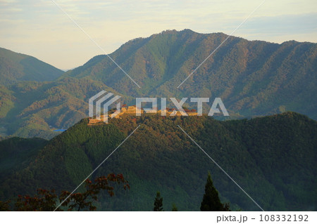 立雲峡からの竹田城跡(10月)【兵庫県朝来市】 立雲峡からの竹田城跡(10月)【兵庫県朝来市】 108332192