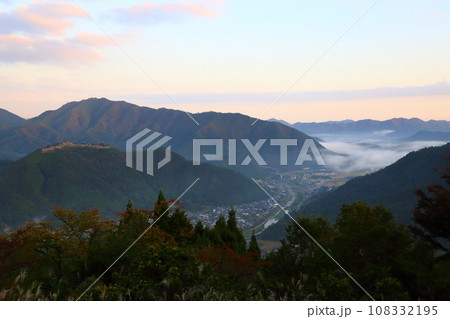 立雲峡からの竹田城跡（雲海なし・10月）【兵庫県朝来市】 108332195