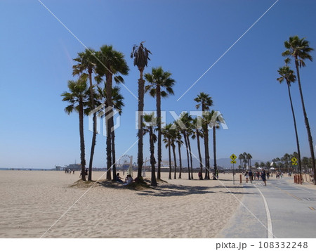 カリフォルニア サンタモニカビーチ ビーチウォークと遊園地 108332248